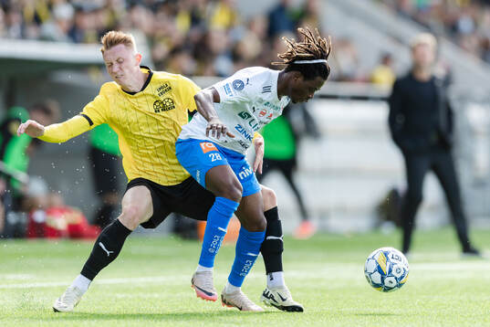 Häckens Julius Lindberg och Värnamos Frank Junior Adjei