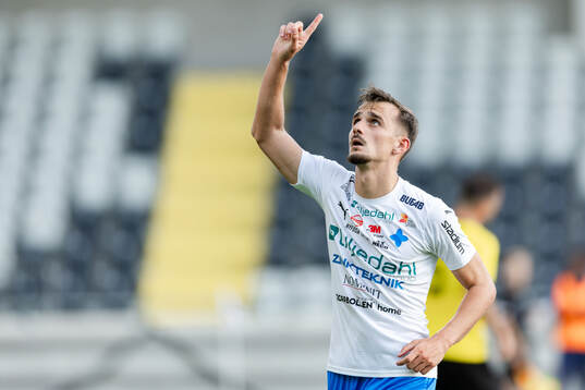 Värnamos Ajdin Zeljkovic jublar