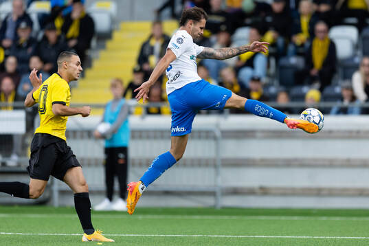 Häckens Ali Youssef och Värnamos Michael Steinwender