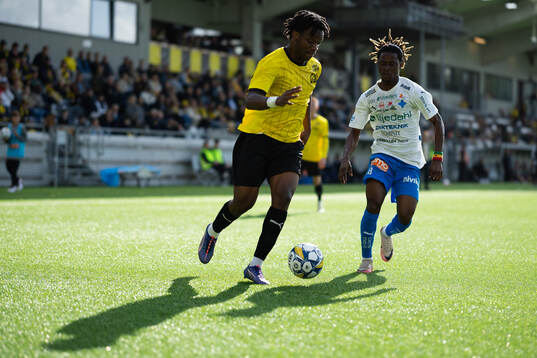 Häckens Jeremy Agbonifo och Värnamos Frank Junior Adjei
