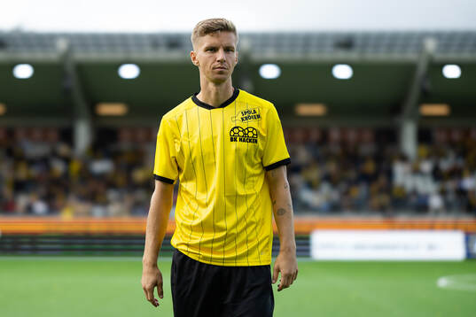 Häckens Samuel Leach Holm  innan  fotbollsmatchen i
