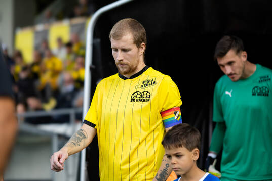 Häckens Simon Gustafson innan fotbollsmatchen i