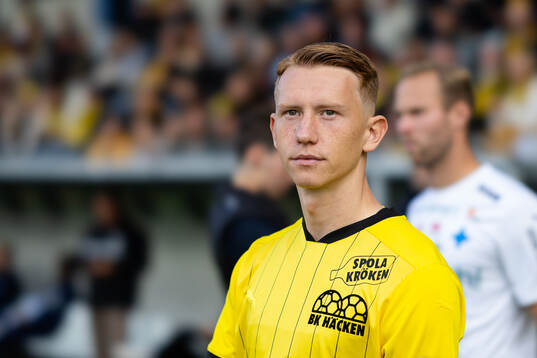 Häckens Julius Lindberg innan fotbollsmatchen i
