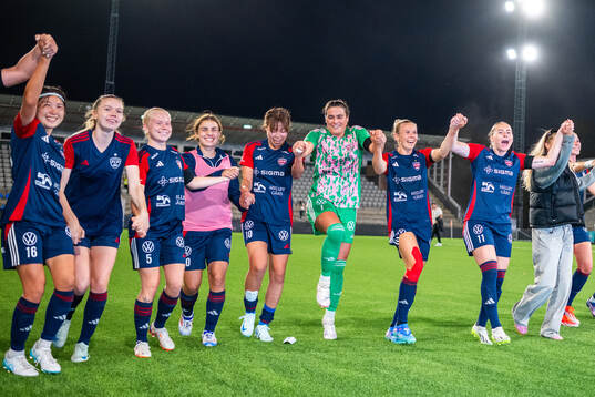FC Rosengårds spelare jublar