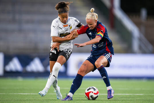 FC Rosengårds Caroline Seger och Häckens Felicia Schröder