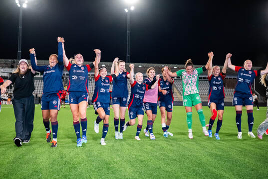 FC Rosengårds spelare jublar