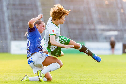 Trelleborgs Elina Lenir och Hammarbys Asato Miyagawa