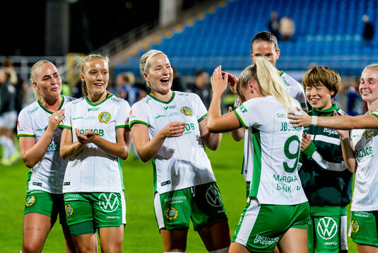 Hammarbys spelare jublar