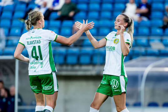 Hammarbys Julie Blakstad och Ellen Wangerheim jublar