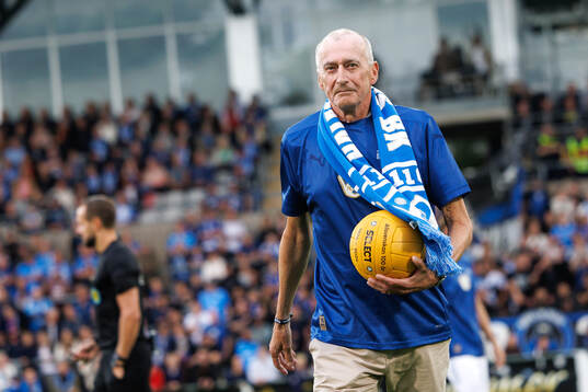 Rutger Backe med jubileumsbollen