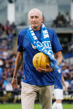 Halmstads Rutger Backe med en jubileumsboll