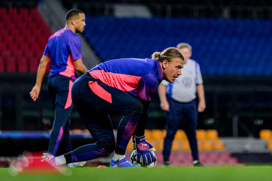 And Goalkeeper Johan Dahlin of Malmö FF
