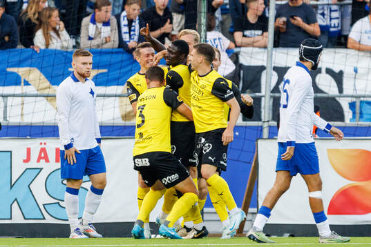Mjällbys Seedy Imam Jagne jublar