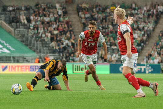 GAIS Edvin Becirovic och Hammarbys Oscar Johansson Schellhas