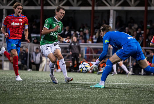Brages Pontus Jonsson och Helsingborgs målvakt Kalle