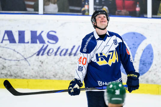HV71s Oskar Stål Lyrenäs deppar