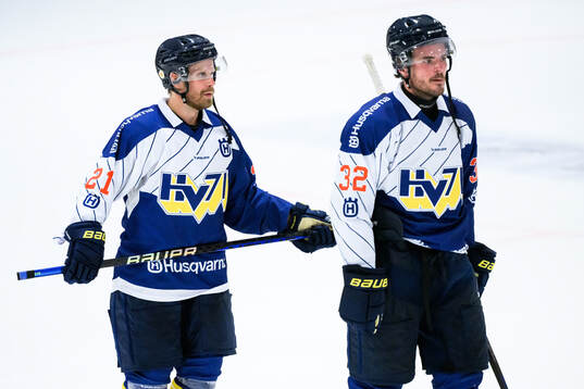 HV71s Mattias Tedenby och Oscar Engsund deppar
