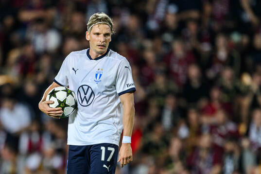 Jens Stryger Larsen of Malmö FF looks dejected
