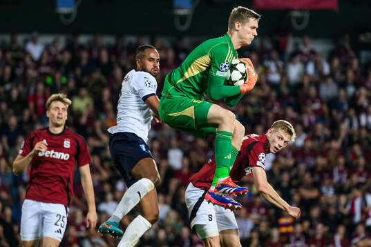 goalkeeper Peter Vindahl of Sparta Prague