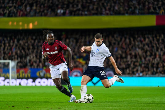 Victor Olatunji of Sparta Prague and Sergio Pena of Malmö