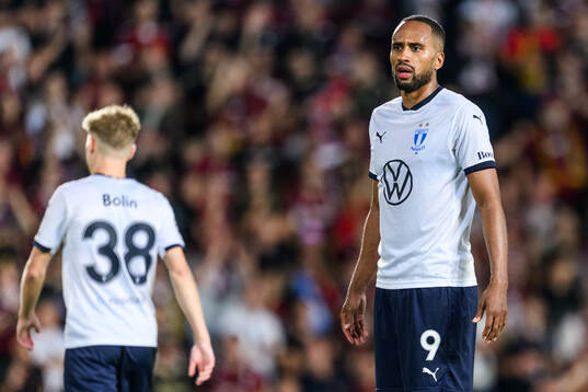 Isaac Kiese Thelin of Malmö FF looks dejected