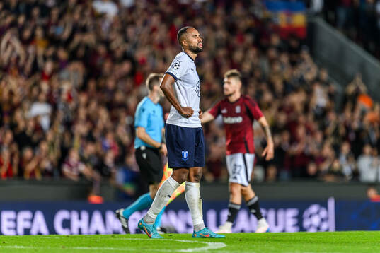 Isaac Kiese Thelin of Malmö FF looks dejected