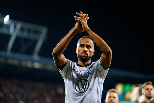 Isaac Kiese Thelin of Malmö FF looks dejected