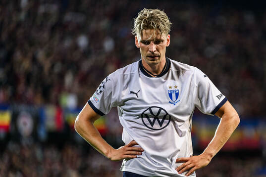 Jens Stryger Larsen of Malmö FF looks dejected
