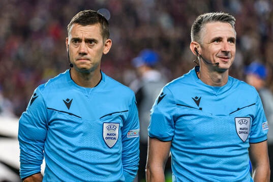 Referee Clement Turpin