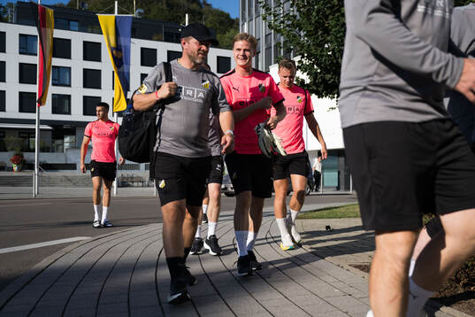 Head coach Pål Arne Johansen and Ben Engdahl of Häcken