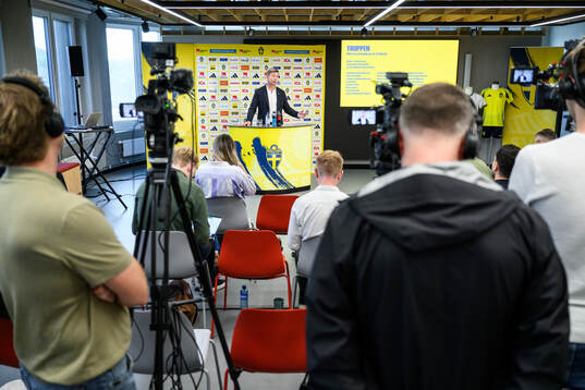 Head coach Jon Dahl Tomasson of the Swedish national