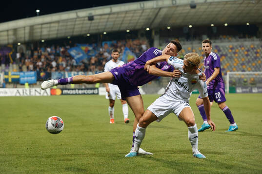 Marko Bozic of Maribor and Tobias Gulliksen of Djurgården