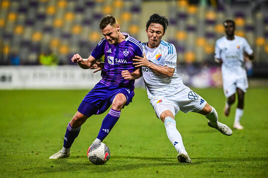 Pijus Sirvys of Maribor and Keita Kosugi of Djurgården