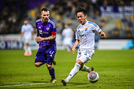Martin Milec of Maribor and Keita Kosugi of Djurgården
