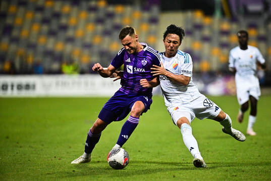 Pijus Sirvys of Maribor and Keita Kosugi of Djurgården
