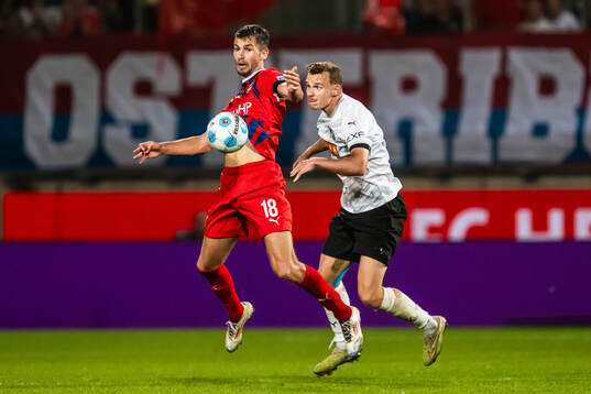 Marvin Pieringer of Heidenheim and Marius Lode of Häcken
