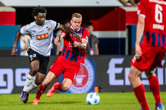 Jeremy Agbonifo of Häcken och Lennard Maloney of Heidenheim