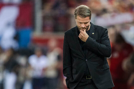 Head coach Pål Arne Johansen look defected