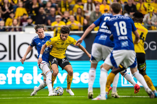 Besfort Zeneli of Elfsborg and Mathias Fjørtoft Løvik of