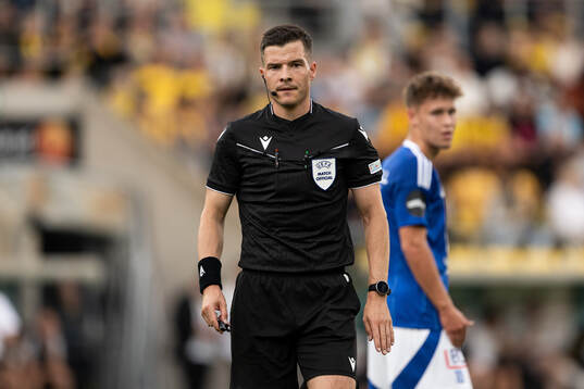 Referee Harm Osmers