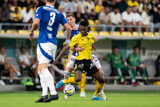 Anders Hagelskjær of Molde and Jalal Abdullai of Elfsborg