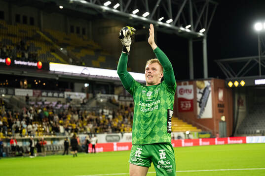 Goalkeeper Isak Pettersson of Elfsborg celebrate