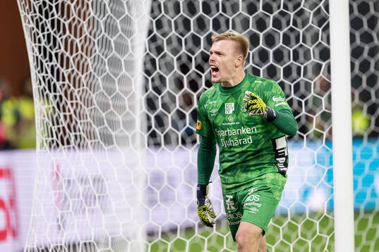 Goalkeeper Isak Pettersson of Elfsborg celebrate