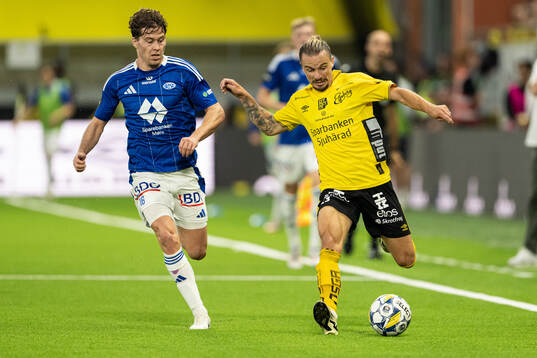 Emil Breivik of Molde and Niklas Hult of Elfsborg