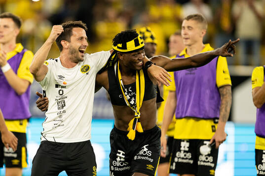 Assistant coach Javier Agenjo Duran and Jalal Abdullai