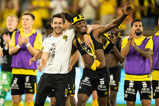 Assistant coach Javier Agenjo Duran and Jalal Abdullai
