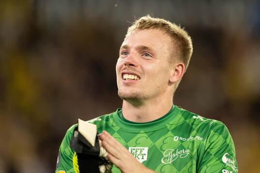 Goalkeeper Isak Pettersson of Elfsborg celebrate