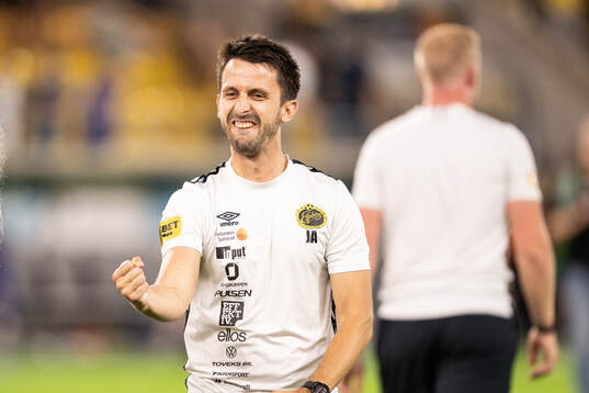 Assistant coach Javier Agenjo Duran of Elfsborg celebrates