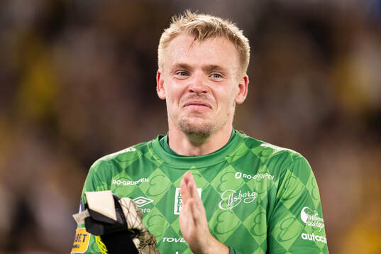Goalkeeper Isak Pettersson of Elfsborg celebrate