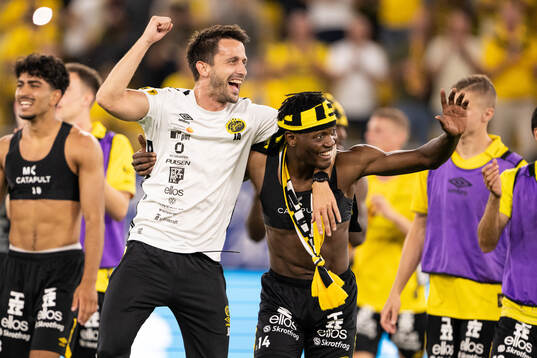 Assistant coach Javier Agenjo Duran and Jalal Abdullai of